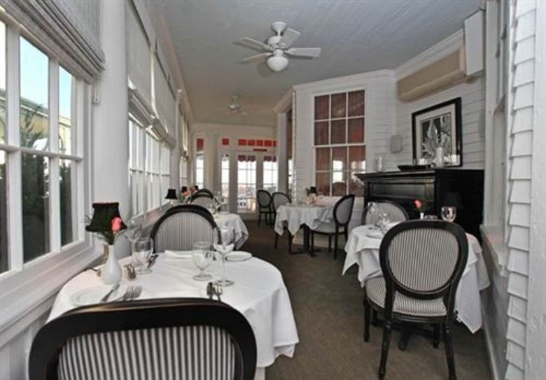 Posada Peter Shields Inn & Restaurant