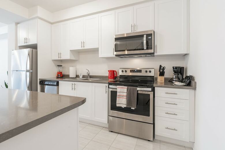Elegant Brand New Town House