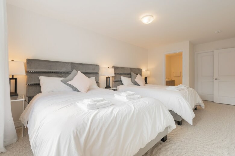Gorgeous Brand New Spacious Town House