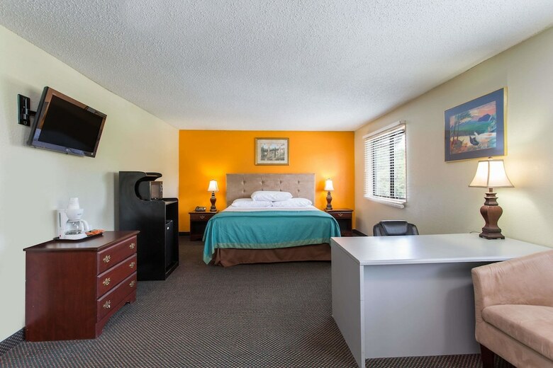 Hotel Super 8 By Wyndham Greensboro/coliseum/conv.