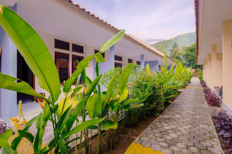 Hostal Oyo 2864 Mangsit Garden Homestay