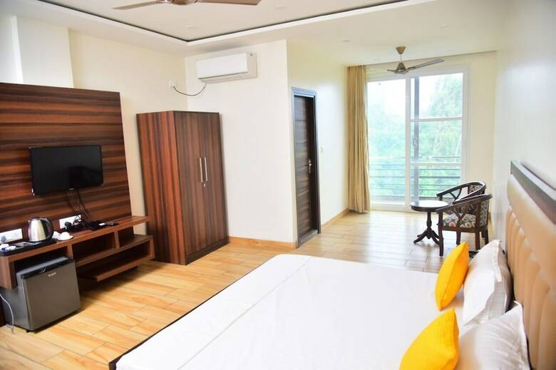 Hotel Serene Suites
