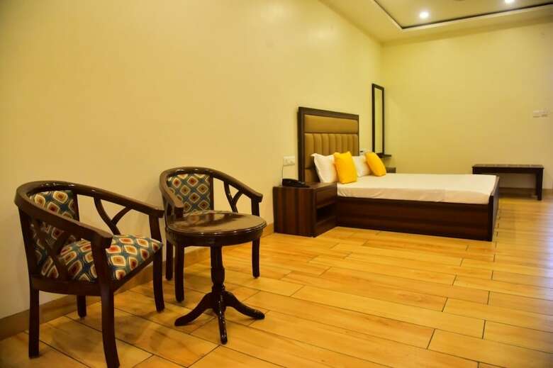 Hotel Serene Suites