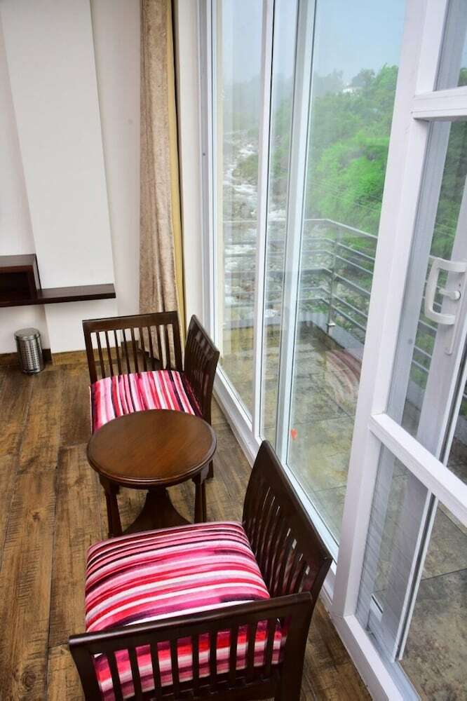 Hotel Serene Suites