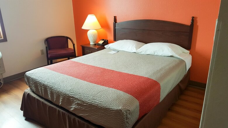 Hotel Motel 6 Saukville, Wi