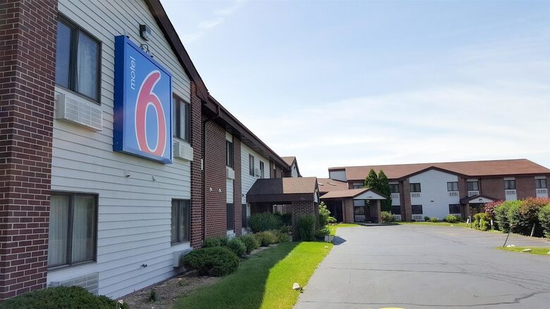 Hotel Motel 6 Saukville, Wi