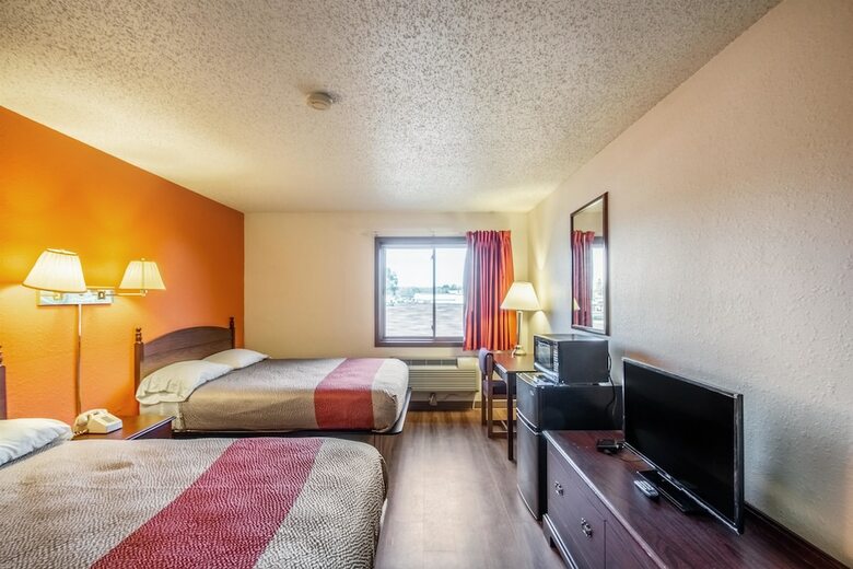 Hotel Motel 6 Saukville, Wi