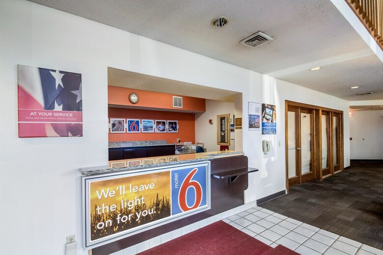 Hotel Motel 6 Saukville, Wi