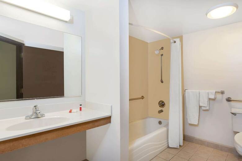 Hotel Super 8 By Wyndham Harrisburg Hershey West