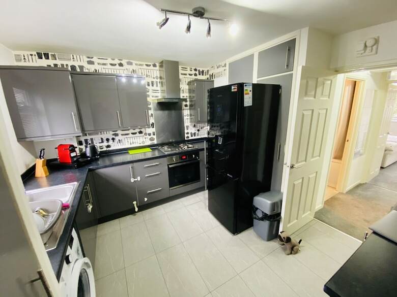 Nice 3-bed Apartment Close To Heathrow