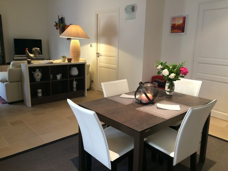La Maison Cot� Rue