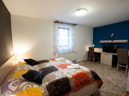 Hostal Penzion Almada