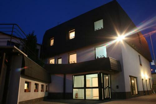 Bed & Breakfast Penzi�n Lux