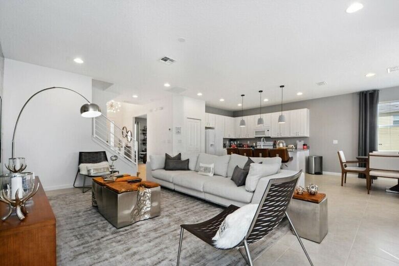 Stunning Vacation Home So3890