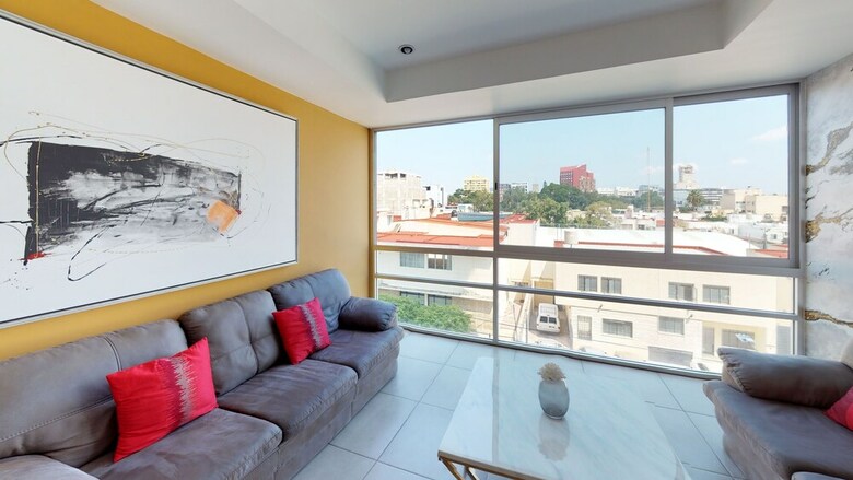Comfortable And Trendy Apartment 2c