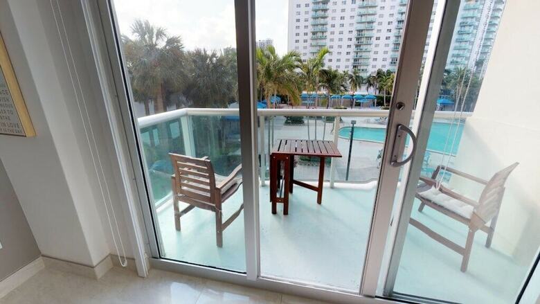 Premium 2 Bedroom +den Apartment Or-202
