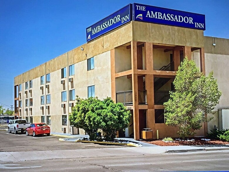 Hotel Ambassador Inn
