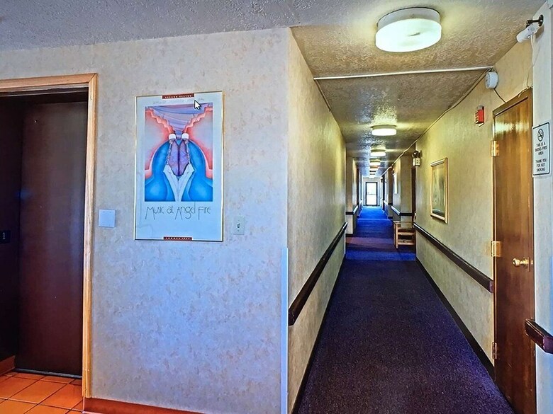 Hotel Ambassador Inn