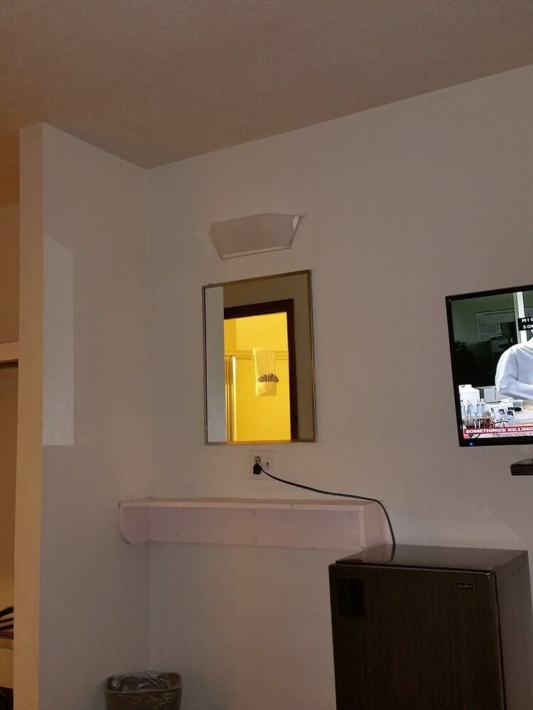Hotel Ambassador Inn