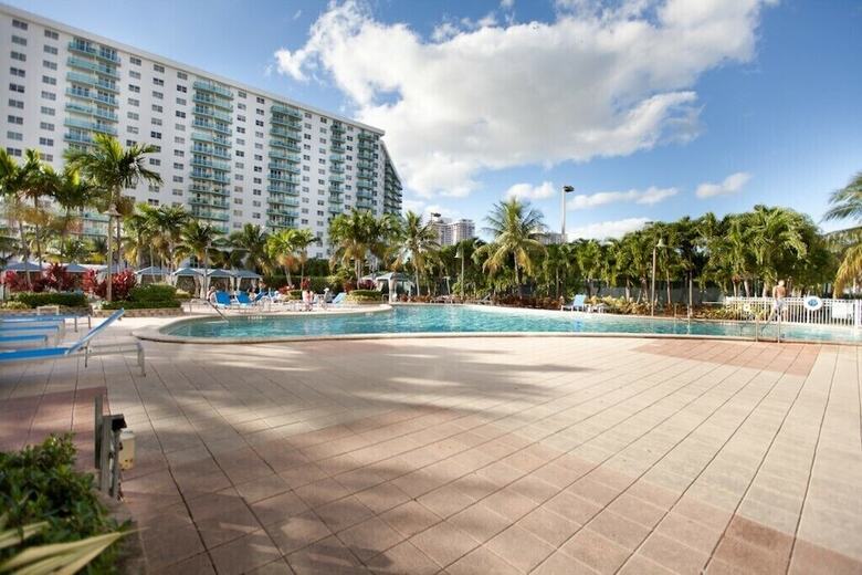 2 Bedroom +den / 2 Bath Apart @ Ocean Reserve 426