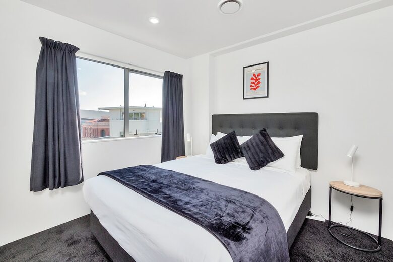 Stylish Central 2 Bedroom Apartment