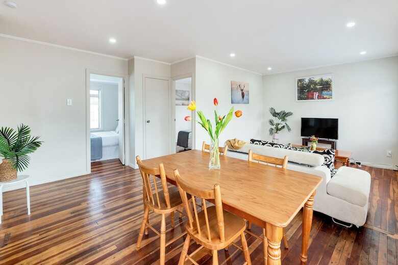 Kiwi Holiday Home Near Airport