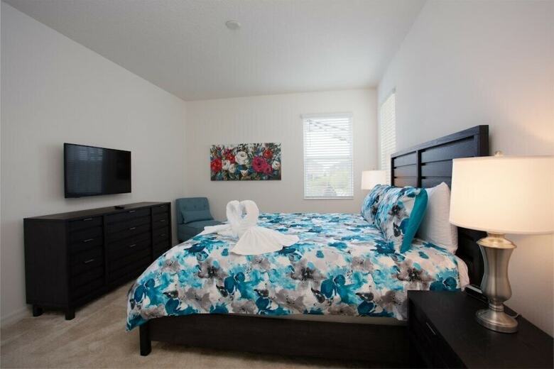 Villa Svv 003 - Providence Retreat 6 Bed Pool Home