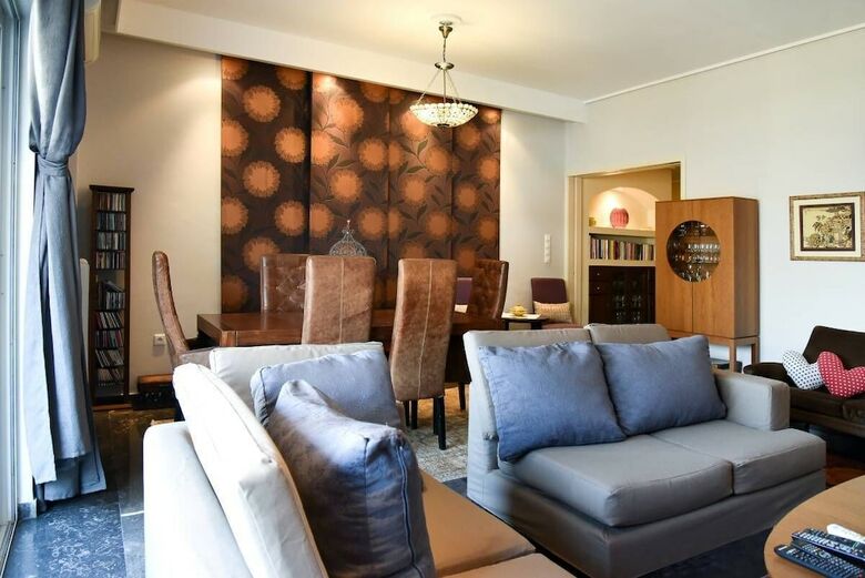 Family Apartment In Nea Smirni