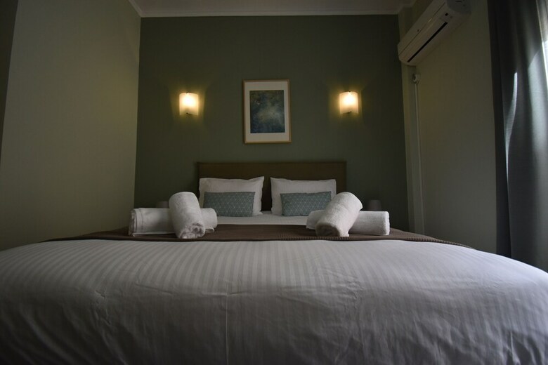 Apartamentos Check Point - Plaka