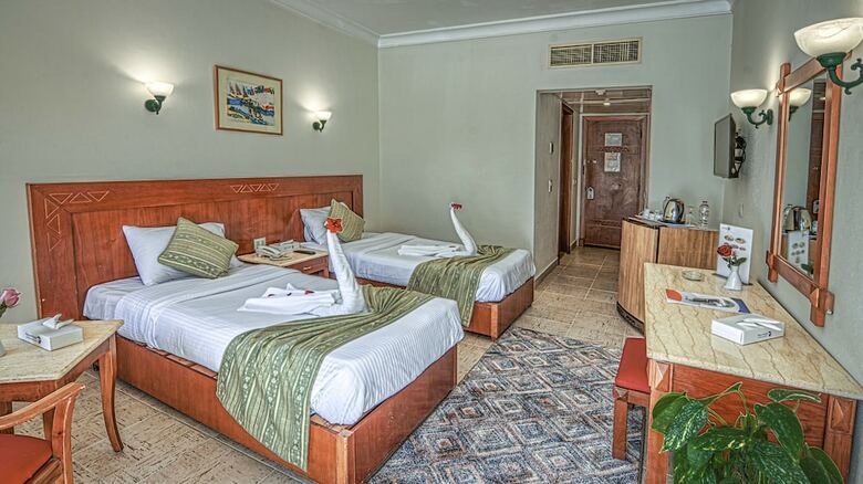 Falcon Hills Hotel