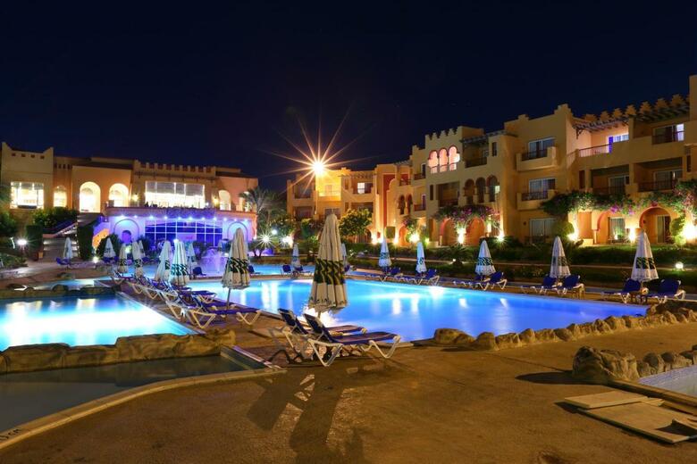 Hotel Rehana Royal Beach Resort & Spa