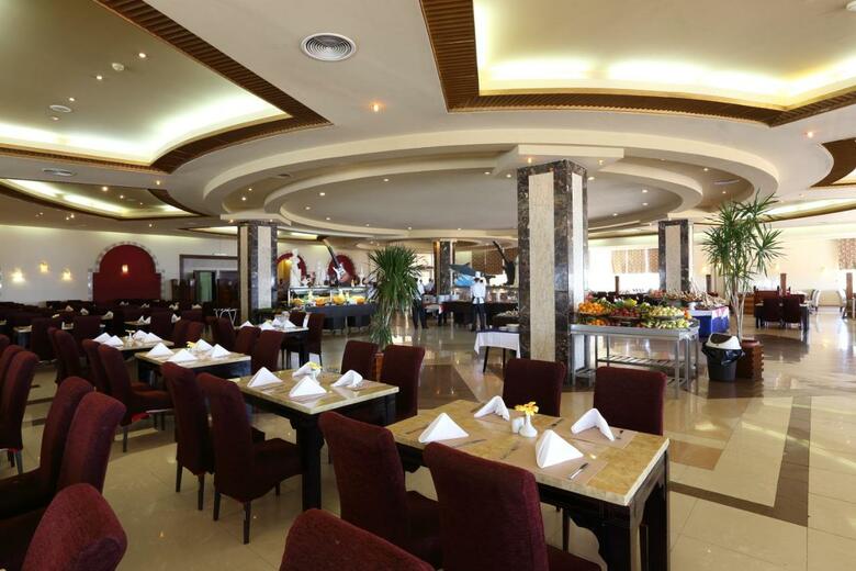 Hotel Rehana Royal Beach Resort & Spa