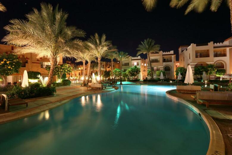 Hotel Rehana Royal Beach Resort & Spa