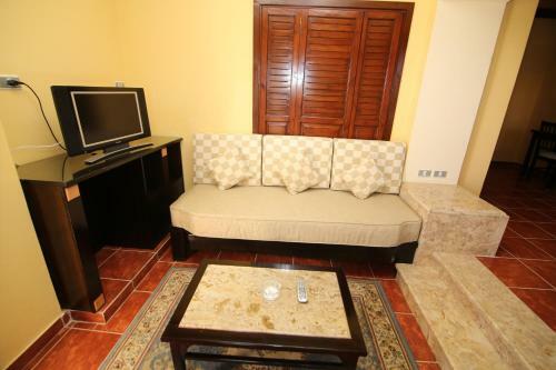 Tamra Beach Hotel