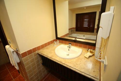 Tamra Beach Hotel