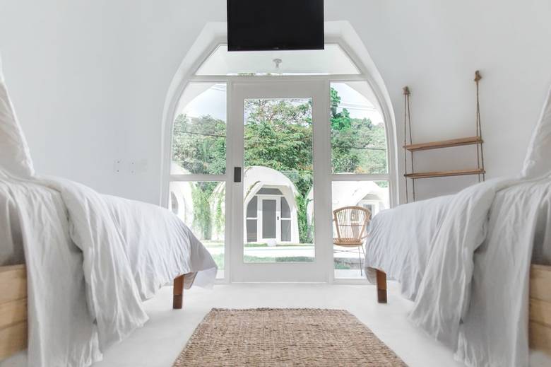 Hotel Igloo Beach Lodge