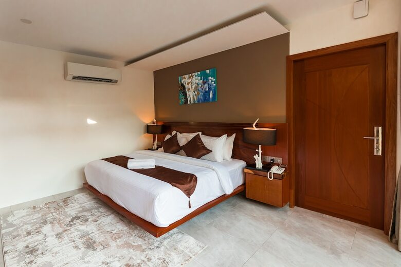 Maneh Villa