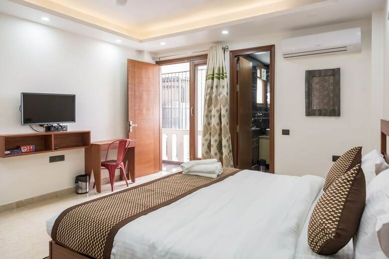 Bed & Breakfast Under My Roof Luxury Apartment
