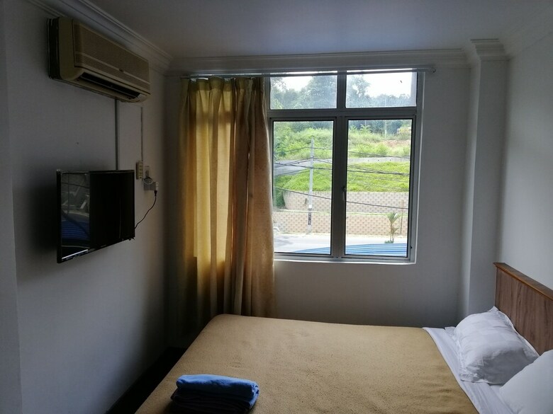 Oyo Capital O 89876 Safari Hotel