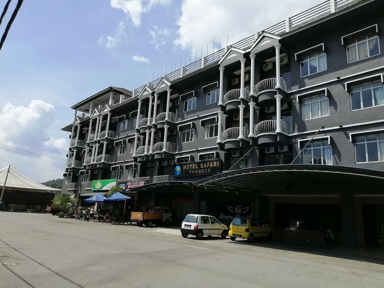 Oyo Capital O 89876 Safari Hotel