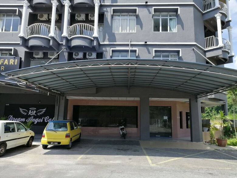 Oyo Capital O 89876 Safari Hotel