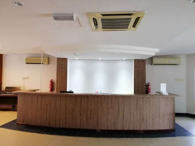 Oyo Capital O 89876 Safari Hotel