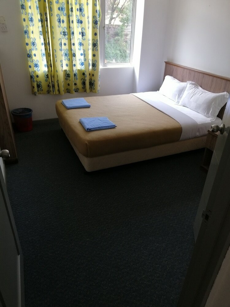 Oyo Capital O 89876 Safari Hotel