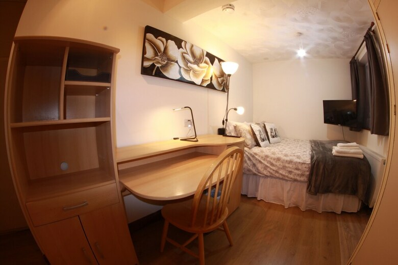 Hostal College Street Abode