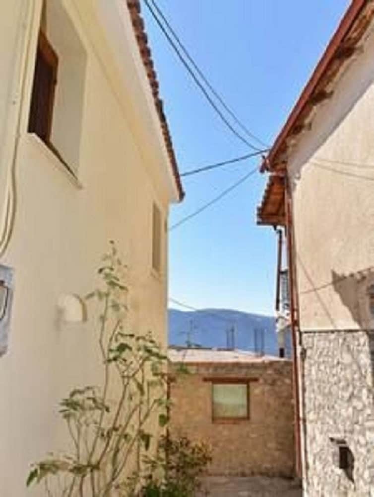 Traditional 2 Bedrooms House In Arachova Center