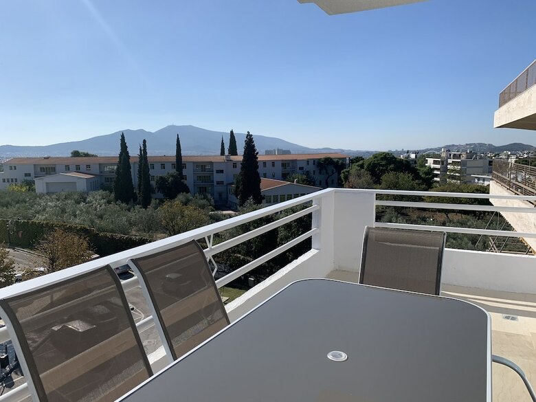 Spacious Renovated Apartment Marousi Kat