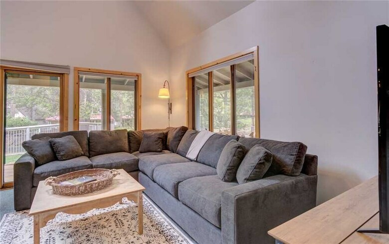 2 Circle 4 Cabin