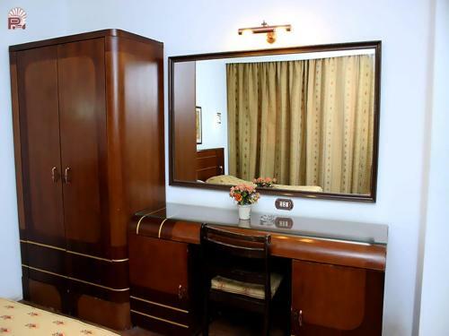 Pearl Hotel, Maadi