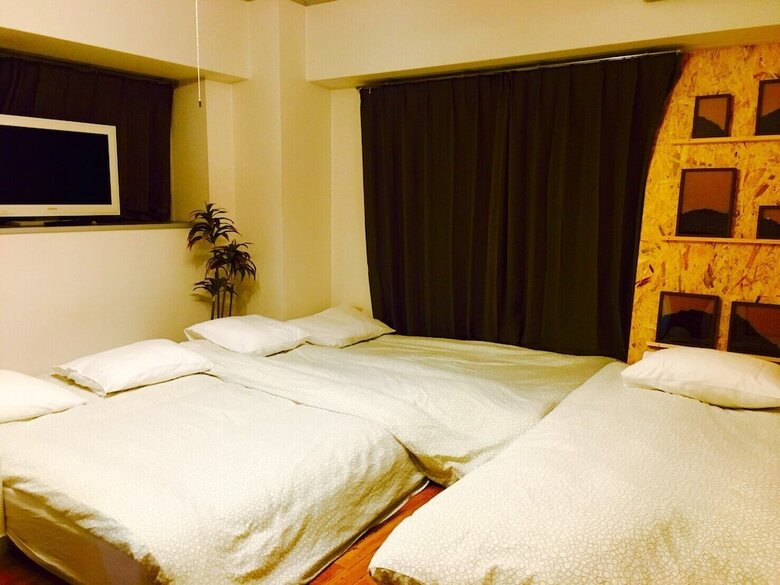 Local Hakozaki Apartment