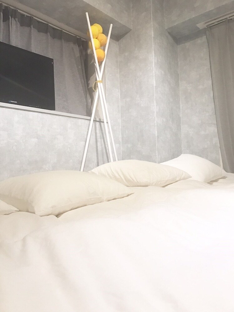 Local Hakozaki Apartment